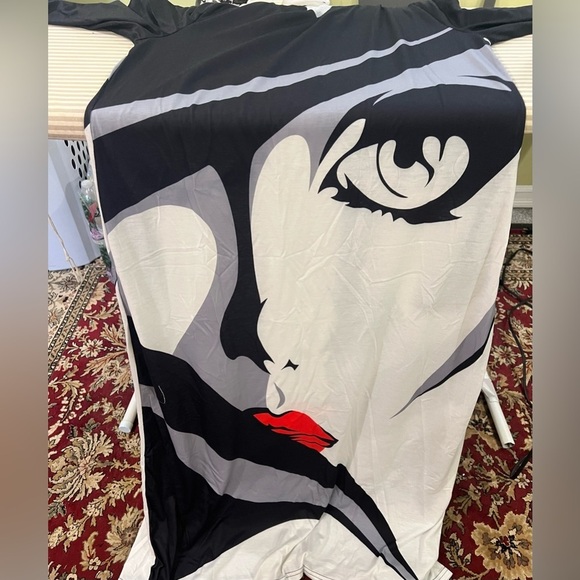 Notched Neck Figure Graphic Dress size XL12 - Picture 13 of 13